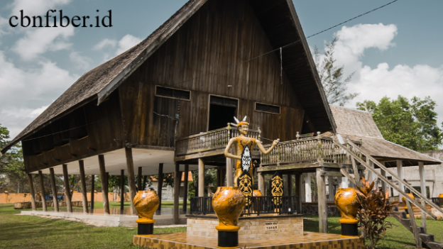 Menjelajahi Budaya Dayak di Rumah Betang