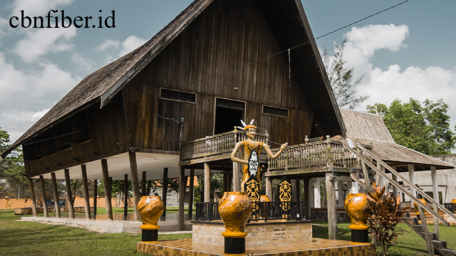 Menjelajahi Budaya Dayak di Rumah Betang