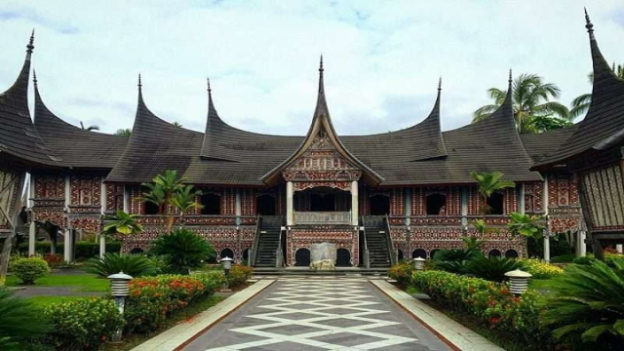 Keelokan Rumah Gadang Sungai Beringin sebagai Simbol Budaya yang Hidup
