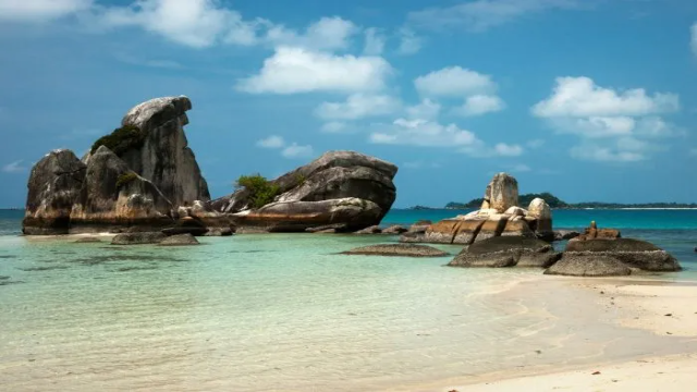 Menyelami Keindahan Alam Pantai Burung Mandi